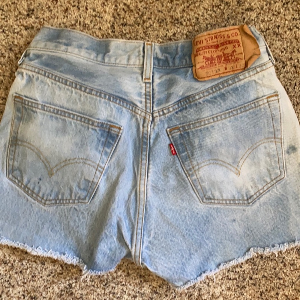 Size 32 Levi’s shorts